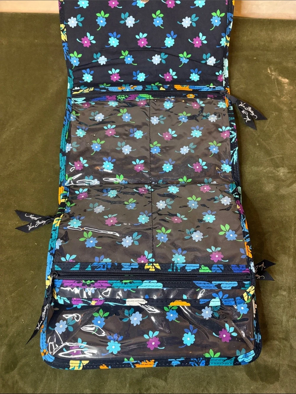 Vera Bradley Navy Floral Quilted Foldover traveling holder 10x8”